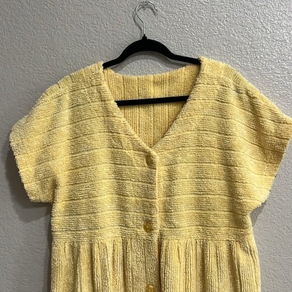 Yellow V-Neck Short Sleeve Robe - Picture 3 of 9